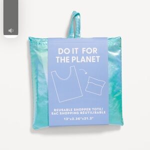 NWT Outtek™ Iridescent Reusable Shopper Tote Color: Metallic Blue ONE SIZE